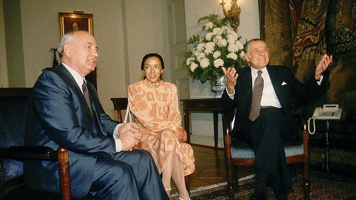 Mijail Gorbachov junto a Patricio Aylwin en La Moneda. Foto El Mercurio (Archivo).