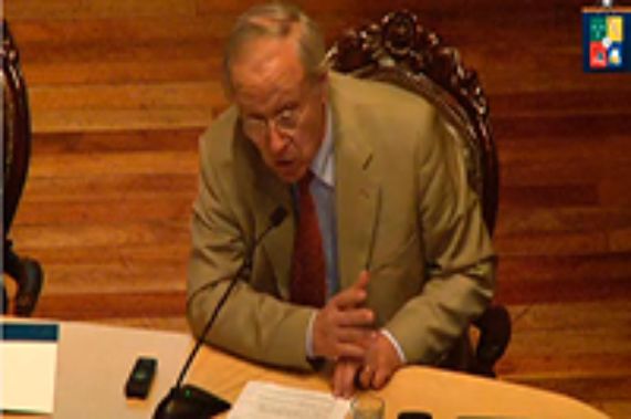 Prof. Carlos Huneeus, académico IEI-UCH